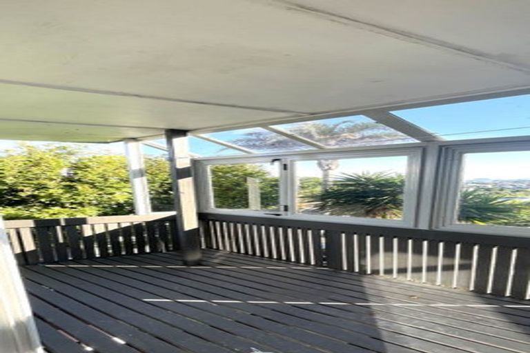 Photo of property in 1/53 Seaview Road, Castor Bay, Auckland, 0620