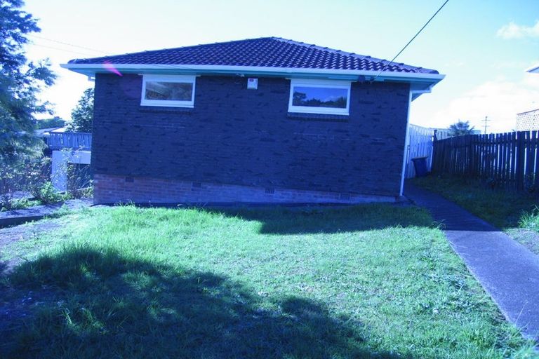 Photo of property in 9 Beazley Place, Glendene, Auckland, 0602