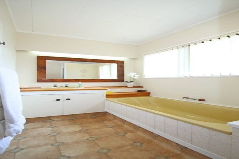 Photo of property in 42 Hibiscus Avenue, Hamilton Lake, Hamilton, 3204