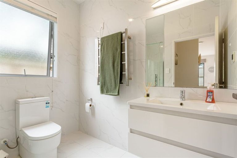 Photo of property in 21 Tawa Place, Orewa, 0931