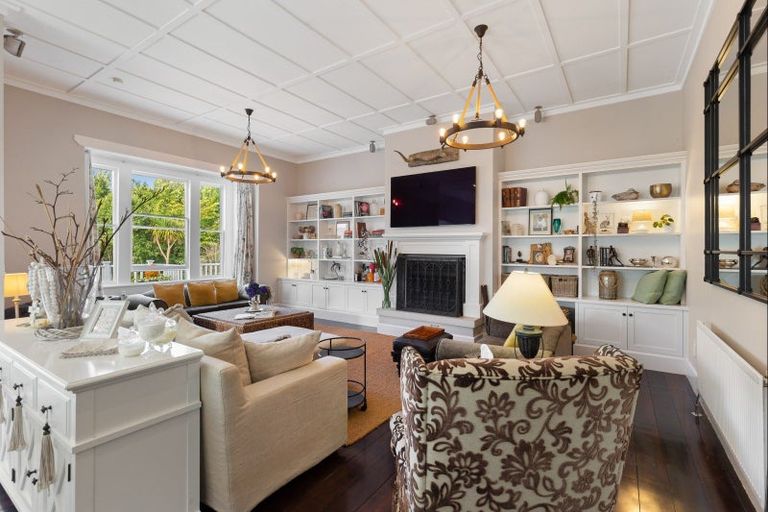 Photo of property in 214 Heatherlea Road East, Levin, 5571