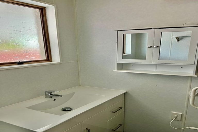 Photo of property in 2/30 Whitley Avenue, Ebdentown, Upper Hutt, 5018