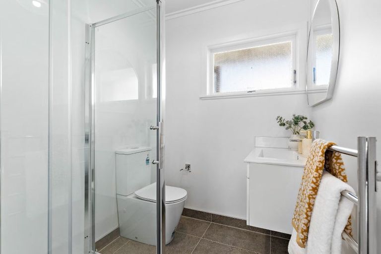 Photo of property in 2/34 Evelyn Place, Hillcrest, Auckland, 0627