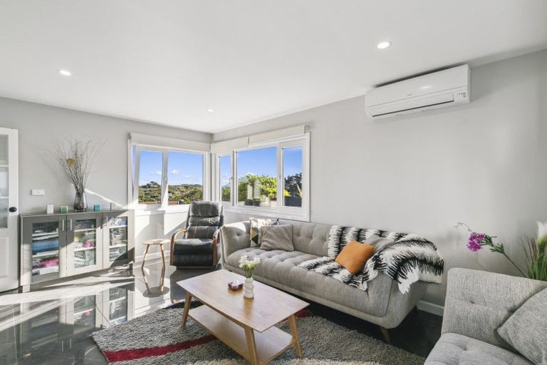 Photo of property in 2b Paratu Way, Strathmore Park, Wellington, 6022