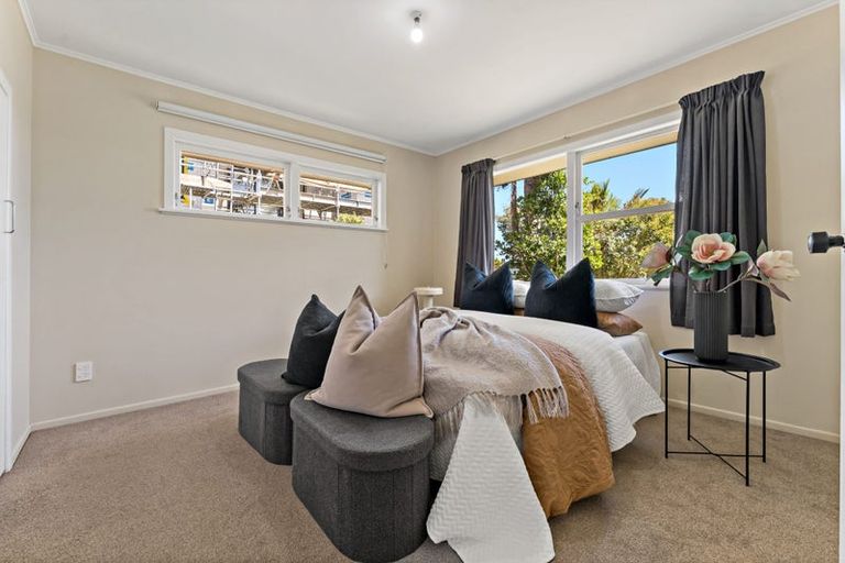 Photo of property in 24 Mackenzie Street, Te Atatu South, Auckland, 0610
