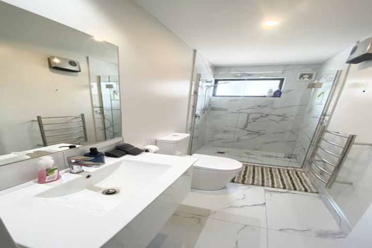 Photo of property in 2 Lyndon Street, Riccarton, Christchurch, 8011