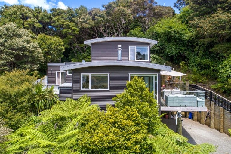 Photo of property in 18 Victoria Road South, Onetangi, Waiheke Island, 1081