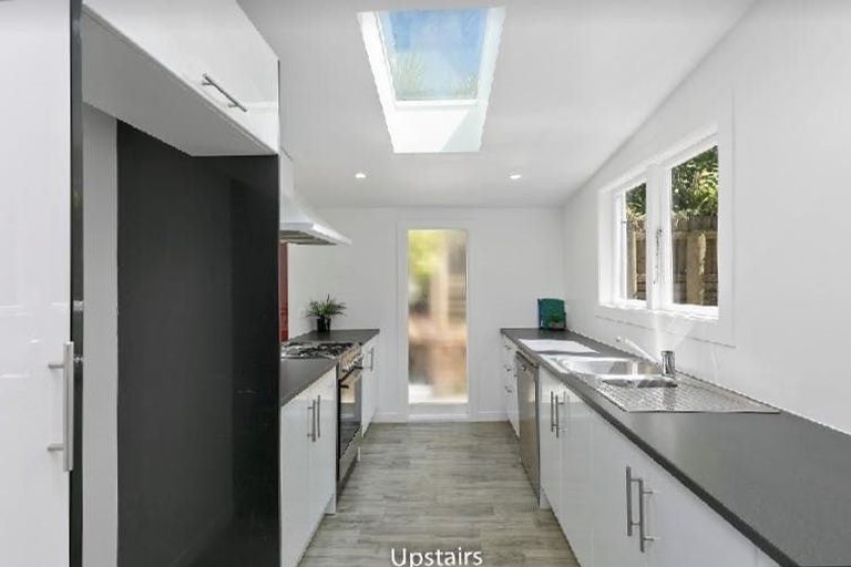 Photo of property in 112 Kelburn Parade, Kelburn, Wellington, 6012