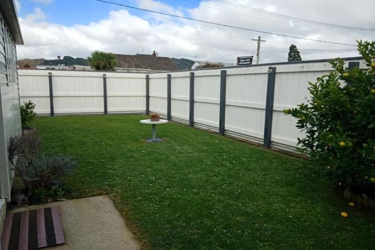 Photo of property in 11 Savage Crescent, Upper Hutt Central, Upper Hutt, 5018