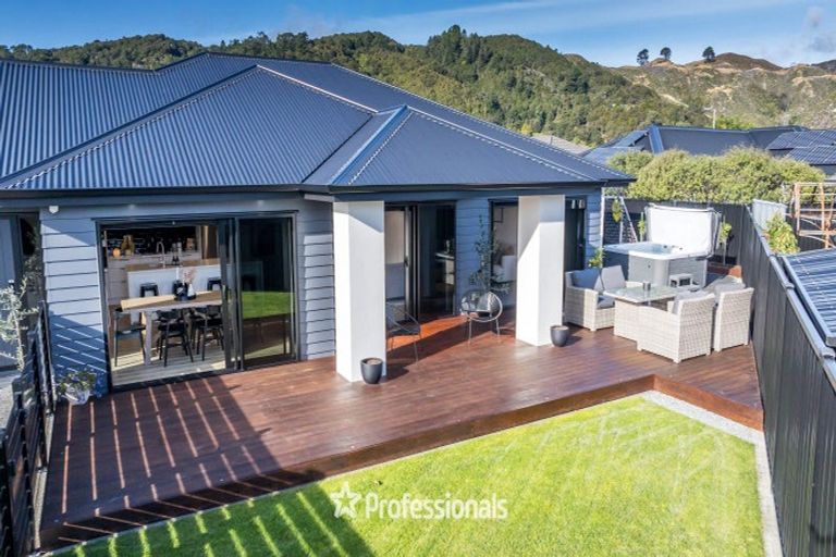 Photo of property in 4 Kerrigan Crescent, Wallaceville, Upper Hutt, 5018