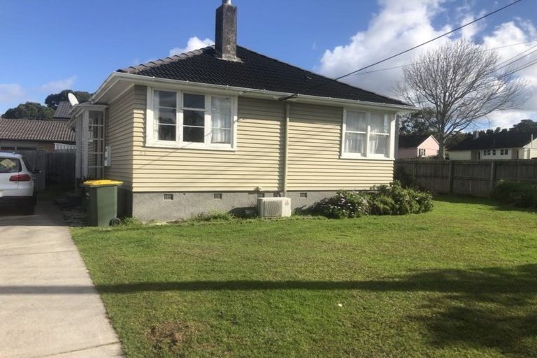 Photo of property in 23 Hill Crescent, New Lynn, Auckland, 0600