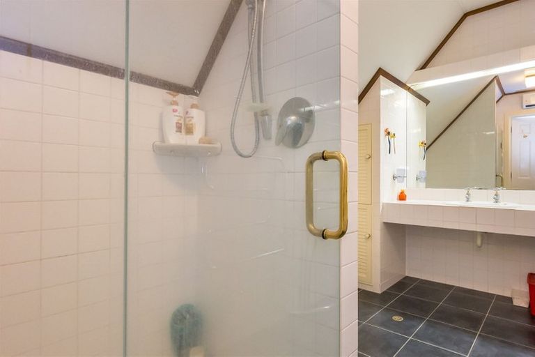 Photo of property in 69 Glenross Street, Glenross, Dunedin, 9011