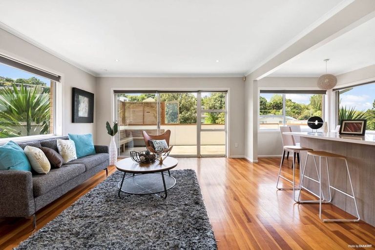 Photo of property in 19 Sovereign Place, Glenfield, Auckland, 0629