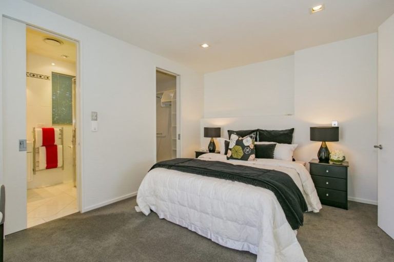 Photo of property in 2/64 Holly Road, St Albans, Christchurch, 8014