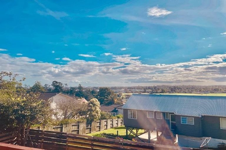 Photo of property in 18 Lewisham Street, Highland Park, Auckland, 2010