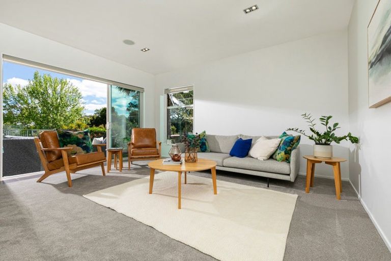 Photo of property in 17a Churchouse Road, Greenhithe, Auckland, 0632