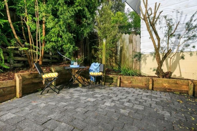 Photo of property in 1/5 Glamorgan Drive, Torbay, Auckland, 0630