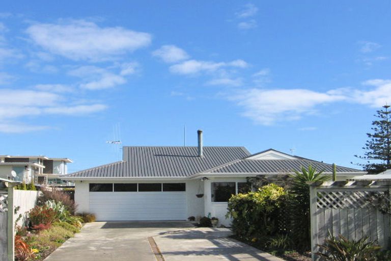 Photo of property in 6 Hall Street, Foxton, 4814