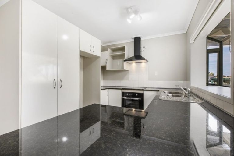 Photo of property in 30 Etherton Drive, Weymouth, Auckland, 2103