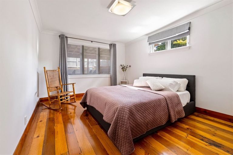 Photo of property in 12 Eastglen Road, Glen Eden, Auckland, 0602