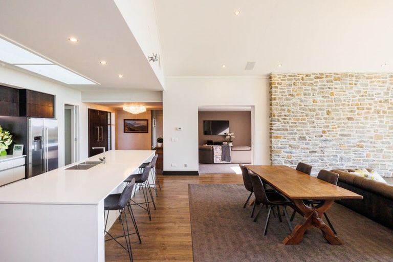 Photo of property in 21 The Strand, Fitzherbert, Palmerston North, 4410