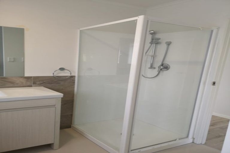 Photo of property in 73 Triangle Road, Massey, Auckland, 0614