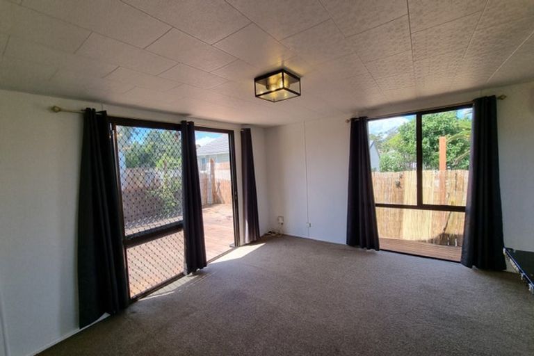 Photo of property in 2/15 Cyril Crescent, West Harbour, Auckland, 0618