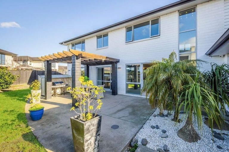 Photo of property in 6 Milano Boulevard, Karaka, Papakura, 2113