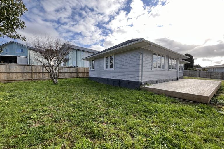 Photo of property in 31 Paton Avenue, Te Atatu South, Auckland, 0610