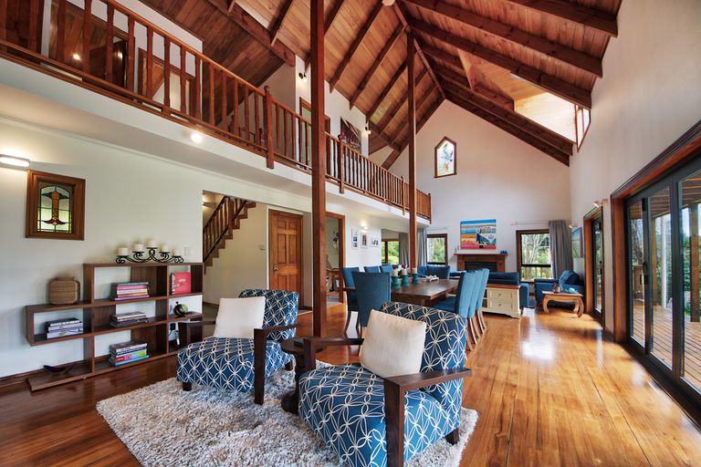 Photo of property in 18 Cochran Road, Oratia, Auckland, 0604