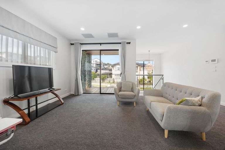 Photo of property in 2 Drumnaconagher Road, Flat Bush, Auckland, 2019