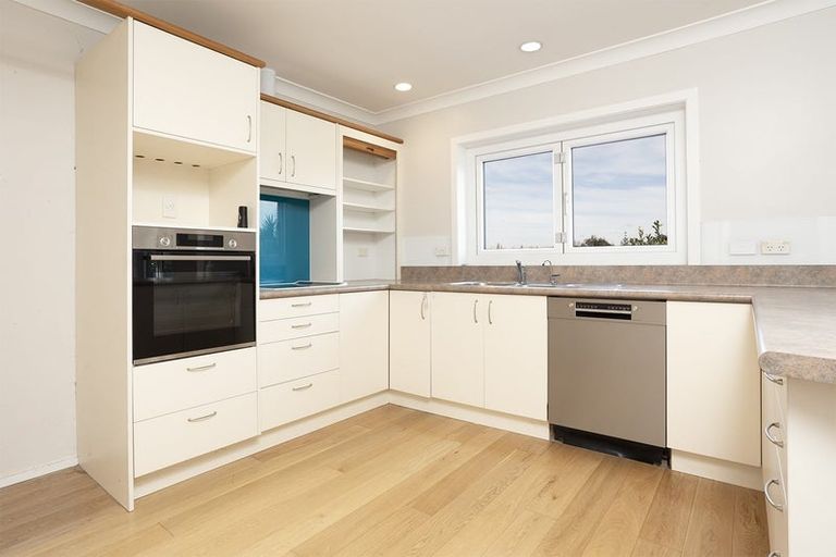 Photo of property in 2/6 Venus Place, Half Moon Bay, Auckland, 2012