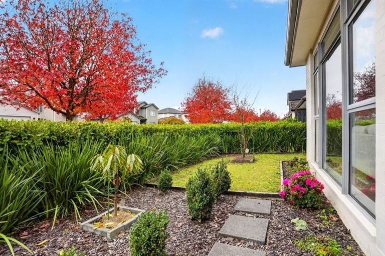 Photo of property in 28 Pickaberry Avenue, Karaka, Papakura, 2113