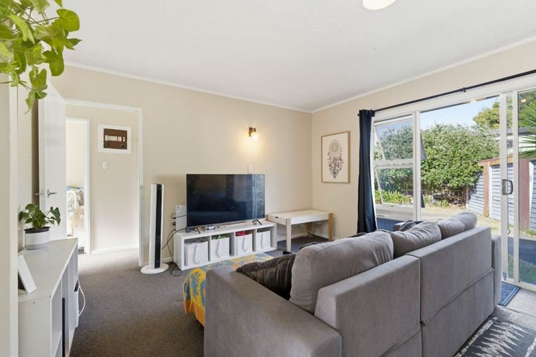 Photo of property in 2/15 Phoenix Place, Papatoetoe, Auckland, 2025