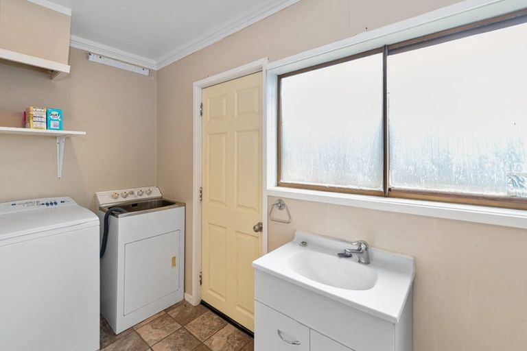 Photo of property in 7 Pakira Avenue, Glendene, Auckland, 0602