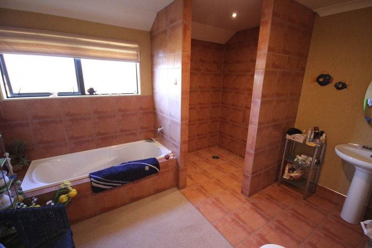 Photo of property in 16 Presidential Drive, Milson, Palmerston North, 4414