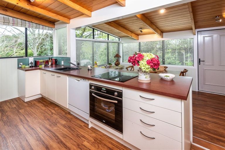 Photo of property in 18 Tanglewood Place, Cockle Bay, Auckland, 2014