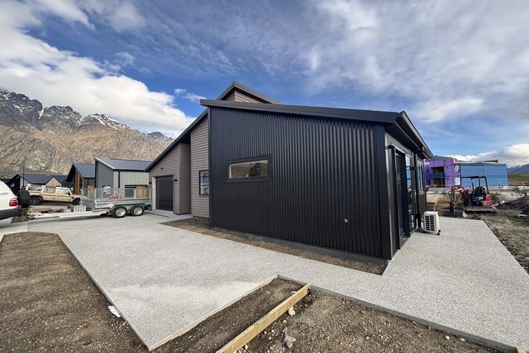 Photo of property in 37 Shelduck Road, Jacks Point, 9371