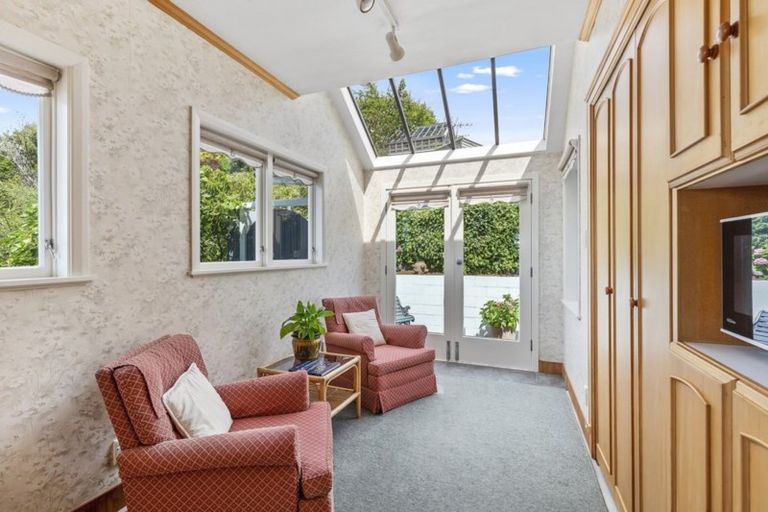 Photo of property in 10 Tai Paku Paku Road, Karaka Bays, Wellington, 6022