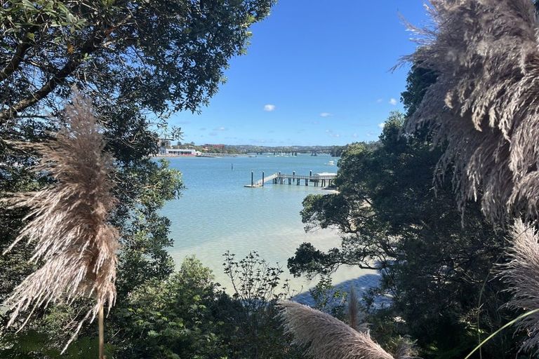 Photo of property in 4/7 Beach Haven Road, Beach Haven, Auckland, 0626