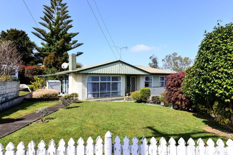 Photo of property in 1 Kingsway Crescent, Forest Lake, Hamilton, 3200