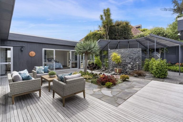 Photo of property in 5 Puawai Place, Northcote, Auckland, 0627