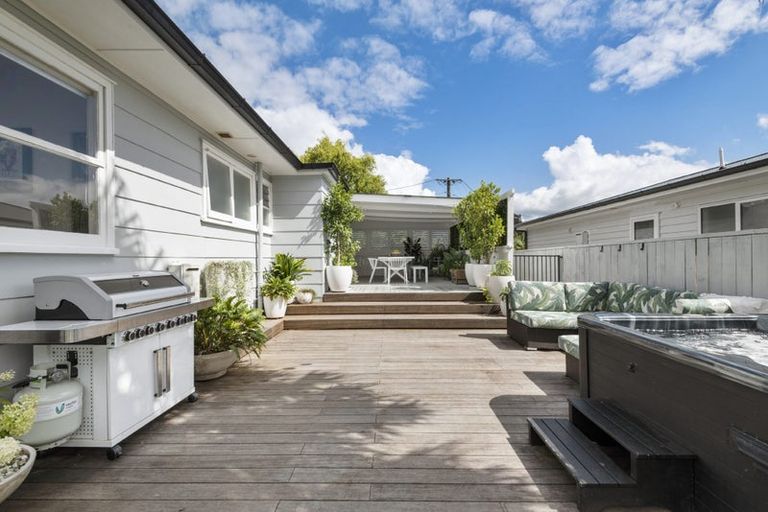 Photo of property in 9 Ranch Avenue, Beach Haven, Auckland, 0626