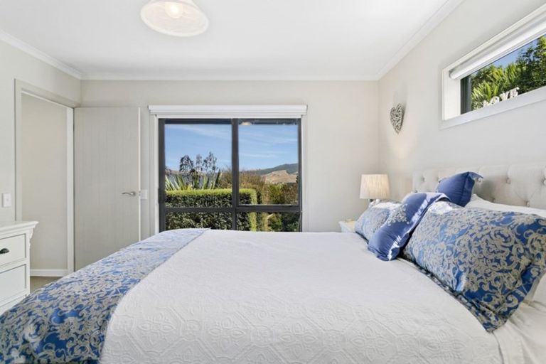 Photo of property in 34 Piro Place, Acacia Bay, Taupo, 3385