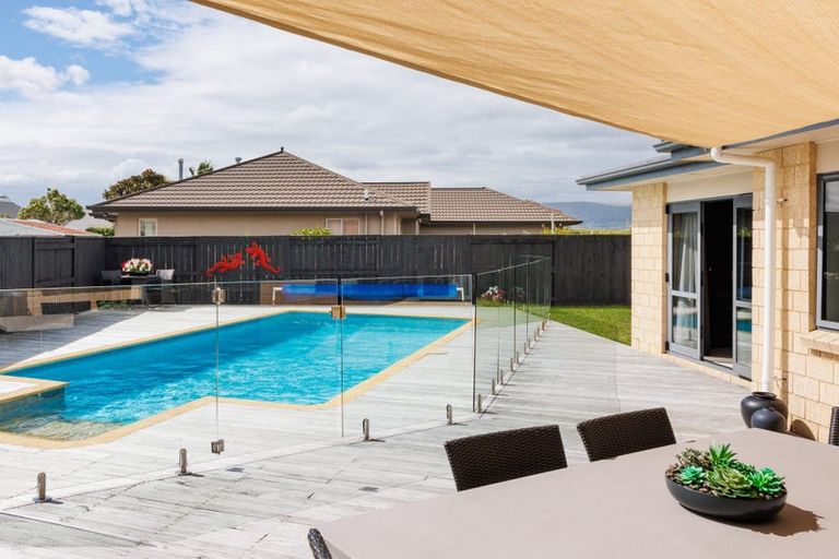 Photo of property in 38 Johnstone Drive, Fitzherbert, Palmerston North, 4410