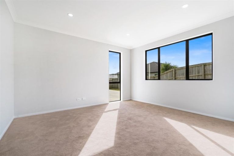 Photo of property in 9 Remana Crescent, Huapai, Kumeu, 0810