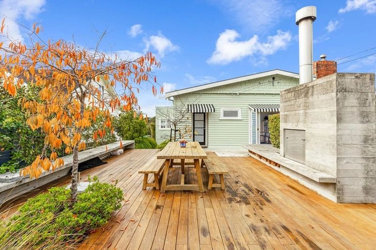 Photo of property in 41 Hanlon Crescent, Narrow Neck, Auckland, 0624