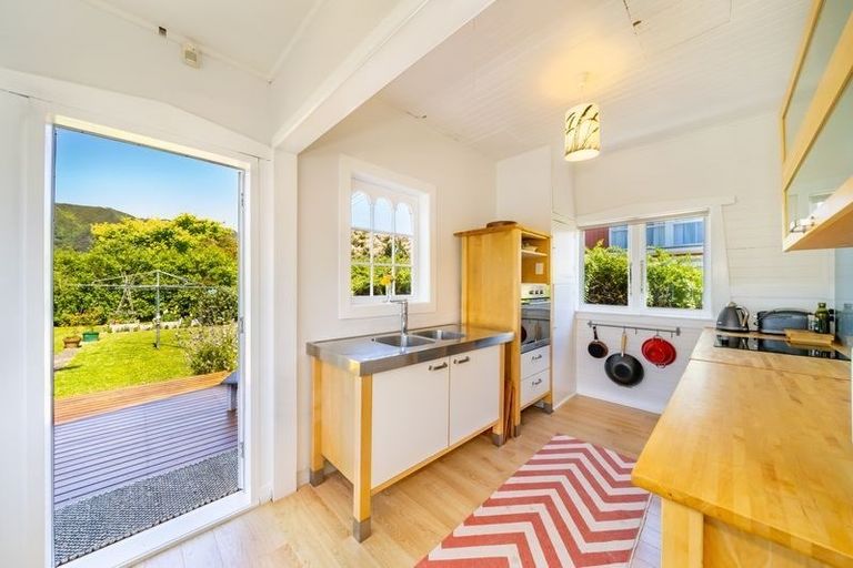 Photo of property in 46 Cambridge Terrace, Waiwhetu, Lower Hutt, 5010