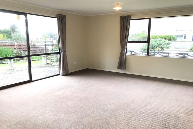 Photo of property in 18 Adrian Grove, Waikanae Beach, Waikanae, 5036