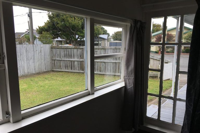 Photo of property in 37 Riddlers Crescent, Petone, Lower Hutt, 5012